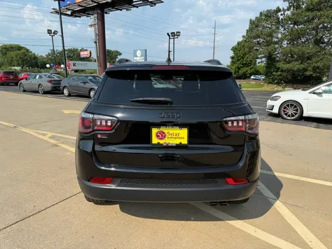 More photos of 2022 Jeep Compass Altitude FWD at 5 Star Auto Plaza - St. Charles, MO