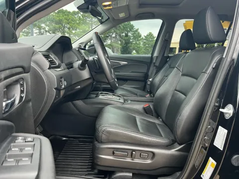 More photos of 2022 Honda Pilot EX-L 2WD at 5 Star Auto Plaza - St. Charles, MO