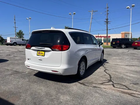 More photos of 2022 Chrysler Voyager LX FWD at 5 Star Auto Plaza - St. Charles, MO