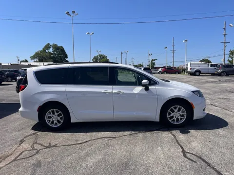 More photos of 2022 Chrysler Voyager LX FWD at 5 Star Auto Plaza - St. Charles, MO