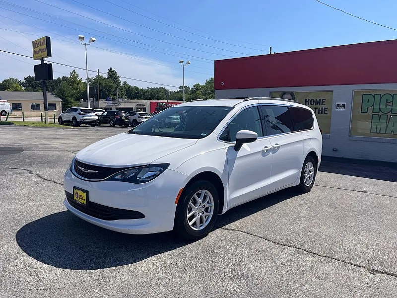 2022 Chrysler Voyager LX FWD