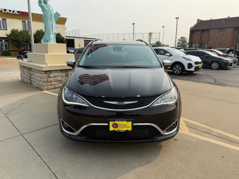 Photos of 2017 Chrysler Pacifica 4d Wagon Limited for sale in Saint Charles, MO at 5 Star Auto Plaza - St. Charles