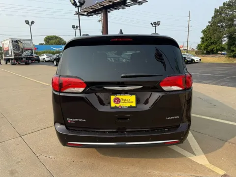 More photos of 2017 Chrysler Pacifica 4d Wagon Limited at 5 Star Auto Plaza - St. Charles, MO
