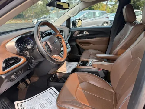 More photos of 2017 Chrysler Pacifica 4d Wagon Limited at 5 Star Auto Plaza - St. Charles, MO