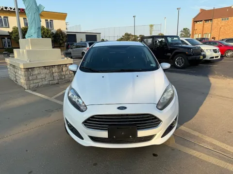 Photos of 2019 Ford Fiesta 4d Sedan SE for sale in Saint Charles, MO at 5 Star Auto Plaza - St. Charles