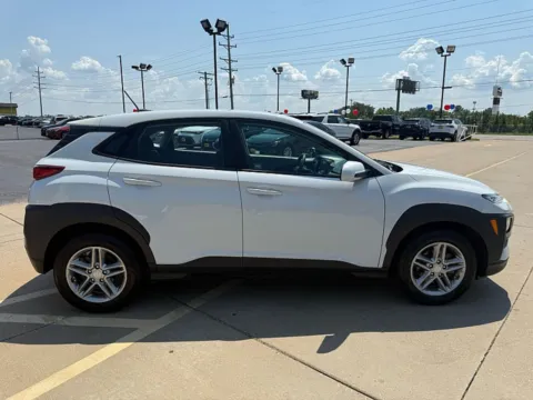 Photos of 2020 Hyundai Kona 4d SUV FWD SE for sale in Saint Charles, MO at 5 Star Auto Plaza - St. Charles