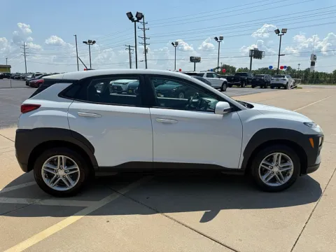 Photos of 2020 Hyundai Kona 4d SUV FWD SE for sale in Saint Charles, MO at 5 Star Auto Plaza - St. Charles