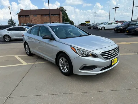 Another view of 2016 Hyundai Sonata 4d Sedan SE for sale in Saint Charles, MO at 5 Star Auto Plaza - St. Charles
