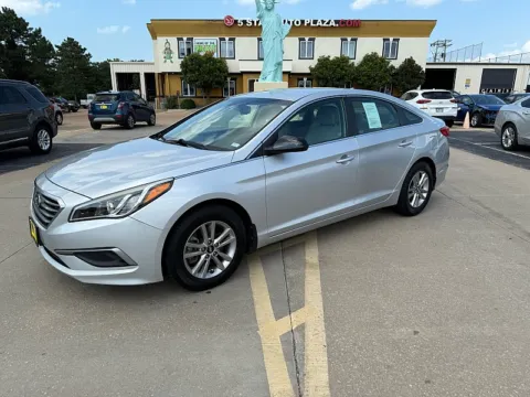Silver 2016 Hyundai Sonata 4d Sedan SE for sale in Saint Charles, MO