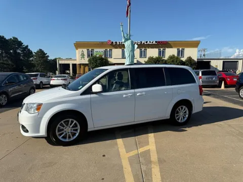 White 2020 Dodge Grand Caravan 4d Wagon SXT for sale in Saint Charles, MO