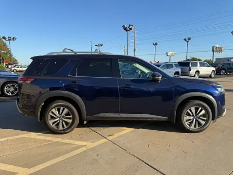 More photos of 2022 Nissan Pathfinder SL 2WD at 5 Star Auto Plaza - St. Charles, MO