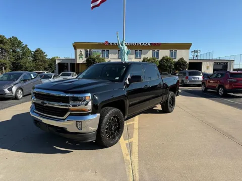 Black 2018 Chevrolet Silverado 1500 Crew Cab LT for sale in Saint Charles, MO