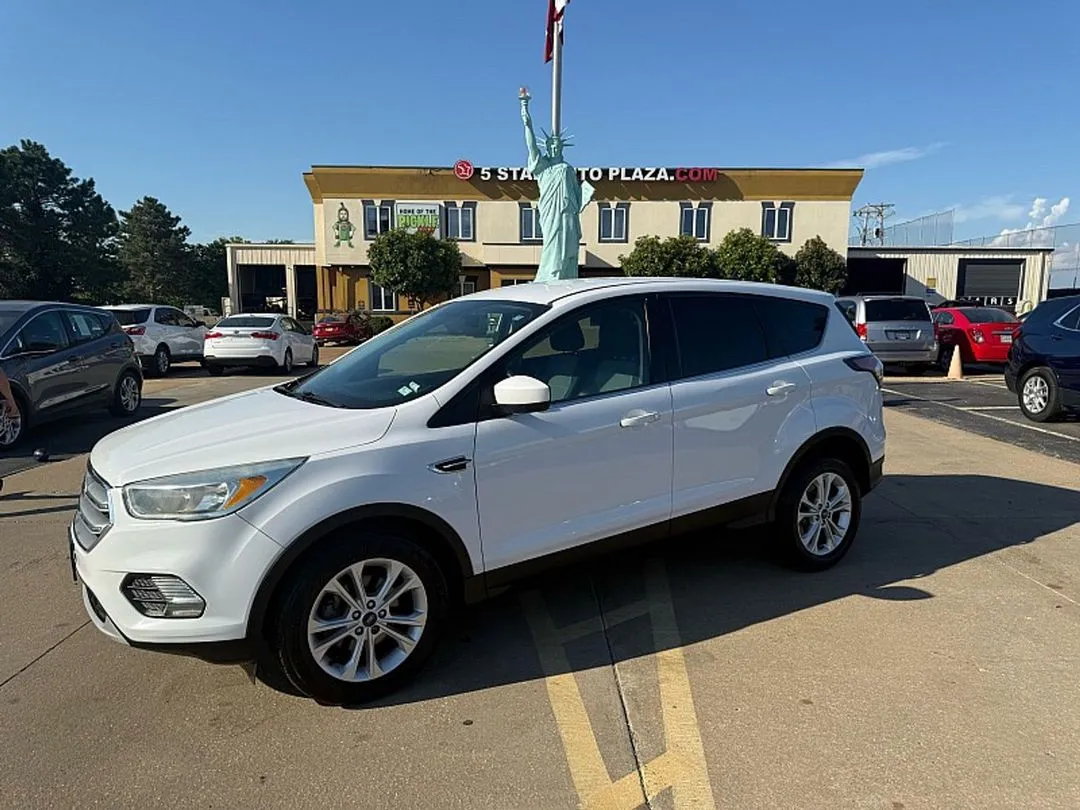 2017 Ford Escape 4d SUV FWD SE