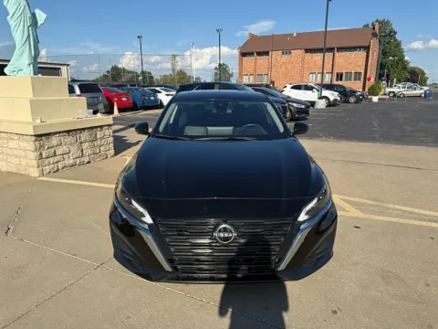Photos of 2023 Nissan Altima 2.5 SL Sedan for sale in Saint Charles, MO at 5 Star Auto Plaza - St. Charles