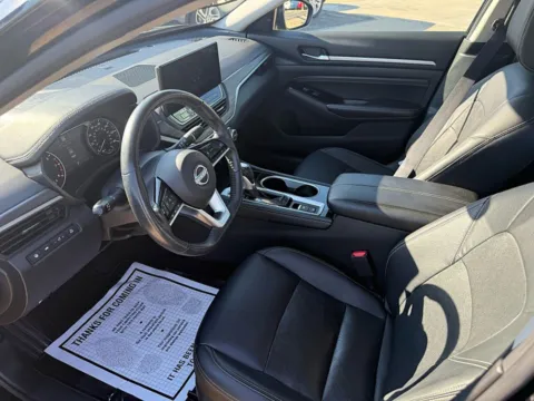 More photos of 2023 Nissan Altima 2.5 SL Sedan at 5 Star Auto Plaza - St. Charles, MO