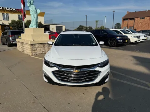 Photos of 2019 Chevrolet Malibu 4d Sedan LT for sale in Saint Charles, MO at 5 Star Auto Plaza - St. Charles