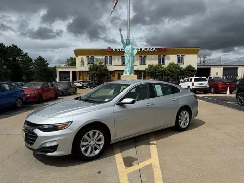 Silver 2022 Chevrolet Malibu 4dr Sdn LT for sale in Saint Charles, MO