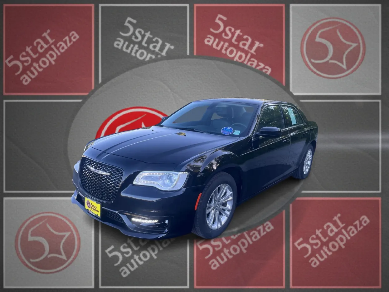 2017 Chrysler 300 4d Sedan RWD Limited