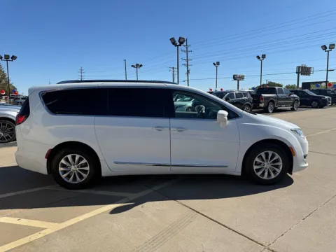 More photos of 2018 Chrysler Pacifica 4d Wagon Touring L at 5 Star Auto Plaza - St. Charles, MO
