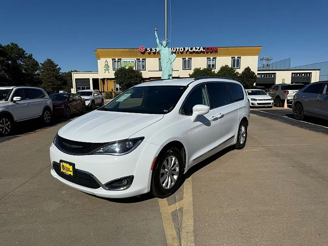 2018 Chrysler Pacifica 4d Wagon Touring L for sale in Saint Charles, MO