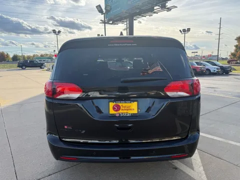 More photos of 2020 Chrysler Pacifica 4d Wagon Touring at 5 Star Auto Plaza - St. Charles, MO