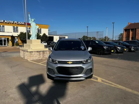 Photos of 2021 Chevrolet Trax FWD 4dr LT for sale in Saint Charles, MO at 5 Star Auto Plaza - St. Charles
