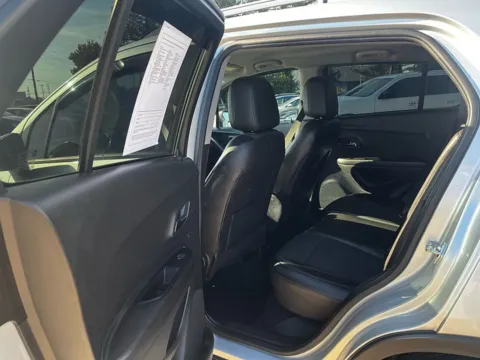 More photos of 2021 Chevrolet Trax FWD 4dr LT at 5 Star Auto Plaza - St. Charles, MO