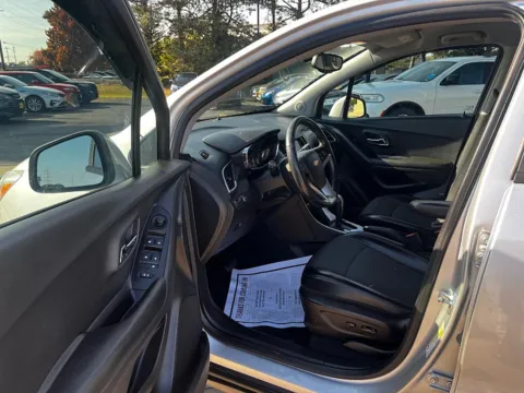 More photos of 2021 Chevrolet Trax FWD 4dr LT at 5 Star Auto Plaza - St. Charles, MO