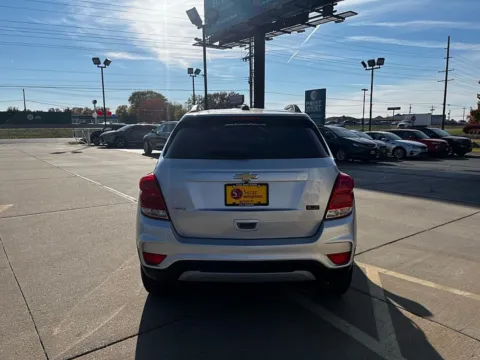 More photos of 2021 Chevrolet Trax FWD 4dr LT at 5 Star Auto Plaza - St. Charles, MO