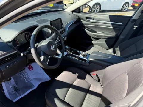 More photos of 2023 Nissan Altima 2.5 SV Sedan at 5 Star Auto Plaza - St. Charles, MO