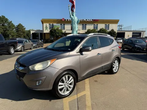 Gold 2012 Hyundai Tucson 4d SUV AWD Limited for sale in Saint Charles, MO