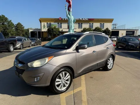 Gold 2012 Hyundai Tucson 4d SUV AWD Limited for sale in Saint Charles, MO