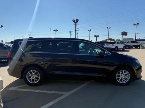 More photos of 2022 Chrysler Voyager LX FWD at 5 Star Auto Plaza - St. Charles, MO