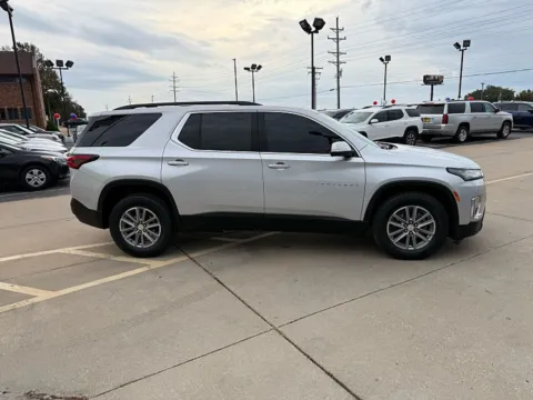Photos of 2022 Chevrolet Traverse FWD 4dr LT Leather for sale in Saint Charles, MO at 5 Star Auto Plaza - St. Charles