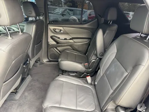More photos of 2022 Chevrolet Traverse FWD 4dr LT Leather at 5 Star Auto Plaza - St. Charles, MO
