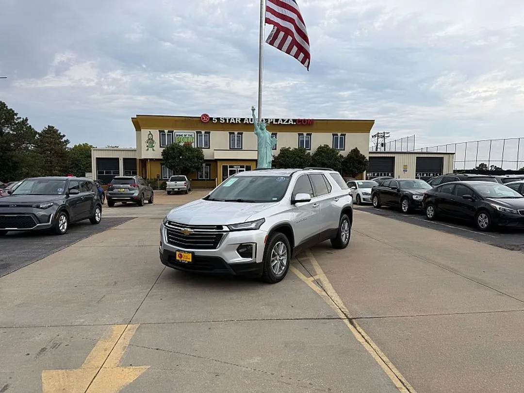 Blue 2022 Chevrolet Traverse FWD 4dr LT Leather for sale in Saint Charles, MO