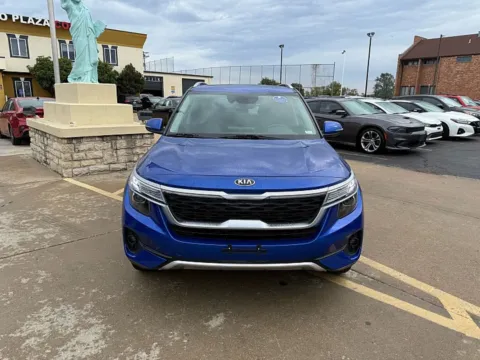 Photos of 2021 Kia Seltos 4d SUV AWD EX for sale in Saint Charles, MO at 5 Star Auto Plaza - St. Charles