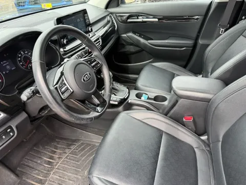 More photos of 2021 Kia Seltos 4d SUV AWD EX at 5 Star Auto Plaza - St. Charles, MO