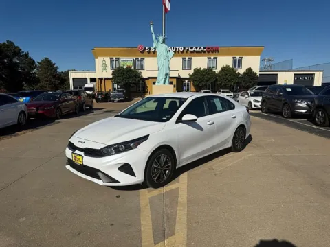 White 2024 Kia Forte LXS IVT for sale in Saint Charles, MO