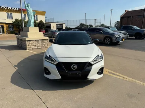 Photos of 2020 Nissan Maxima 4d Sedan SR for sale in Saint Charles, MO at 5 Star Auto Plaza - St. Charles
