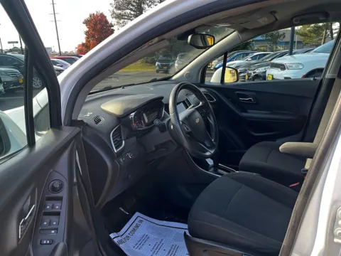 More photos of 2020 Chevrolet Trax 4d SUV FWD LS at 5 Star Auto Plaza - St. Charles, MO