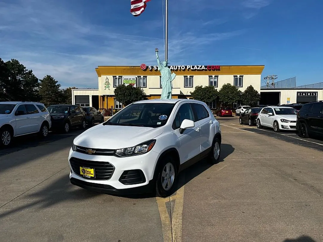 2020 Chevrolet Trax LS's photo