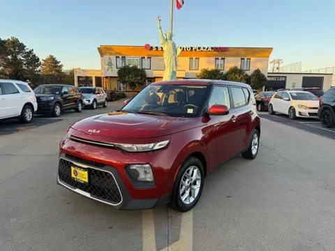 Orange 2022 Kia Soul LX IVT for sale in Saint Charles, MO
