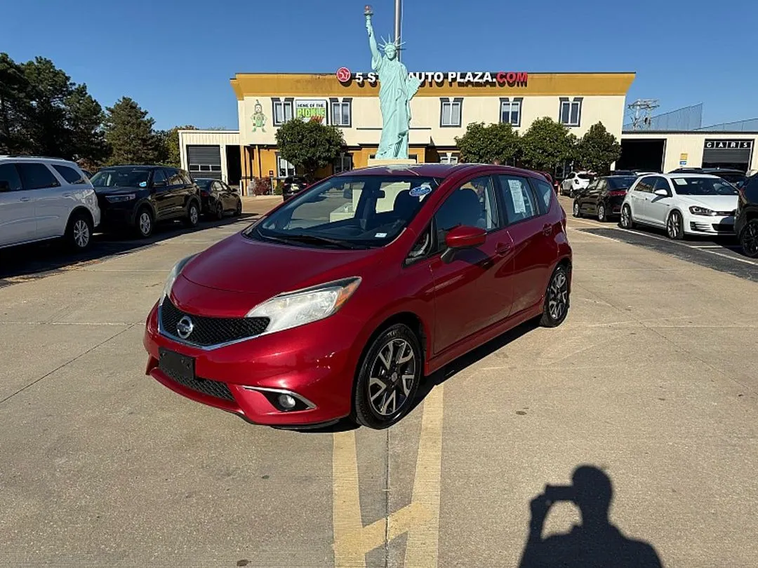 2015 Nissan Versa Note 4d Hatchback SR
