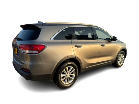 More photos of 2017 Kia Sorento 4d SUV FWD LX at 5 Star Auto Plaza - St. Charles, MO