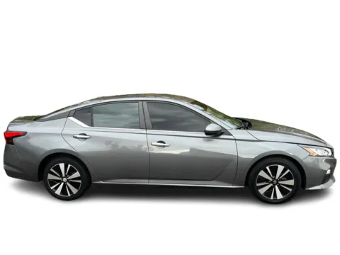 More photos of 2021 Nissan Altima 2.5 SV Sedan at 5 Star Auto Plaza - St. Charles, MO