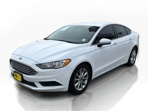 White 2017 Ford Fusion 4d Sedan SE 2.5L for sale in St. Louis, MO