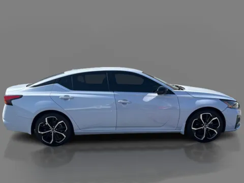 More photos of 2024 Nissan Altima 2.5 SR Sedan at 5 Star Auto Plaza - St. Louis, MO