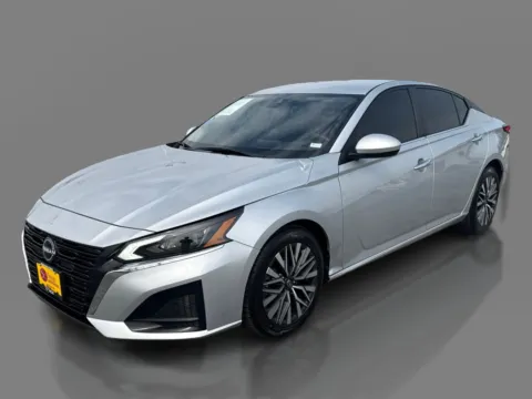 Silver 2023 Nissan Altima 2.5 SV Sedan for sale in St. Louis, MO