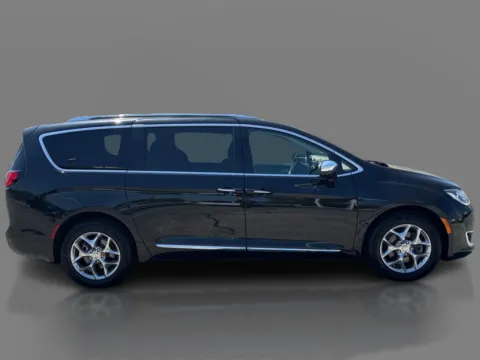 More photos of 2018 Chrysler Pacifica 4d Wagon Limited at 5 Star Auto Plaza - St. Louis, MO
